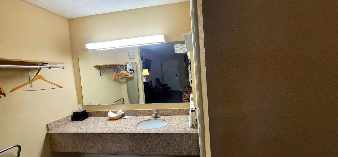 Regency Travel Inn Hayti Kültér fotó