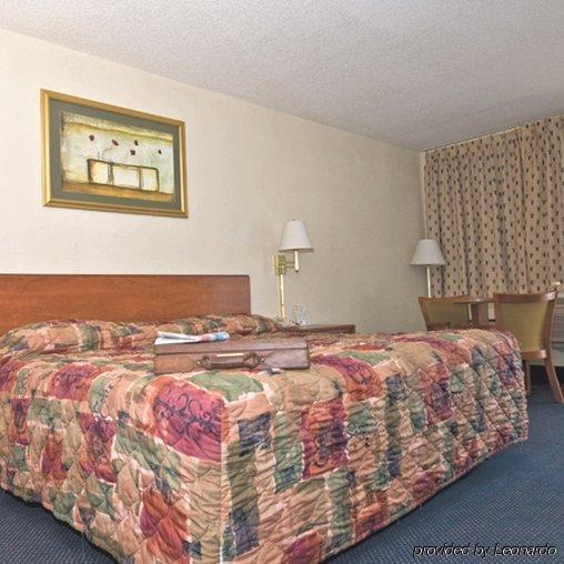 Regency Travel Inn Hayti Szoba fotó